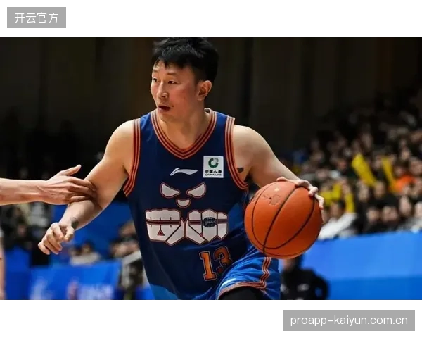 四川队创下CBA历史单赛季全败及最长连败纪录，球队重建之路面临严峻考验。